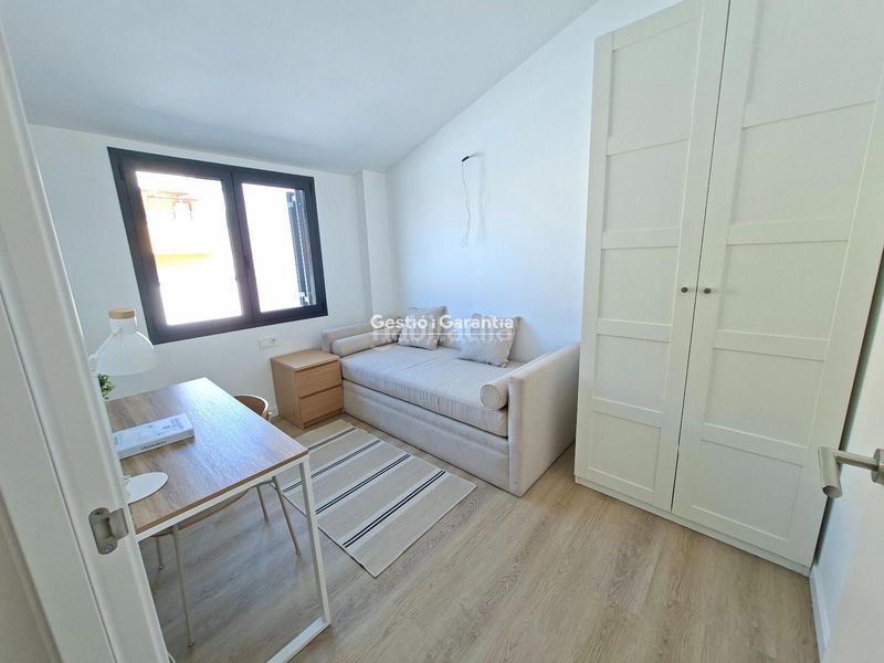 Foto 2bb0e0b3-d14a-43fc-9836-816eb2b373f0. Àtic amb piscina a Ca n'Aurell Terrassa