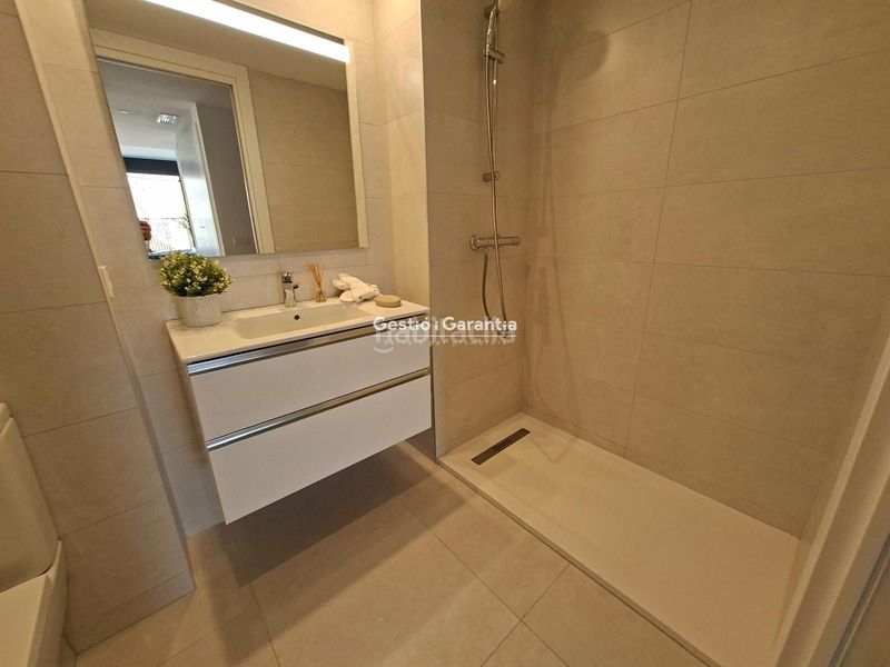 Foto eaafc3c4-840e-4f60-8d87-3e92404a93a1. Àtic amb piscina a Ca n'Aurell Terrassa