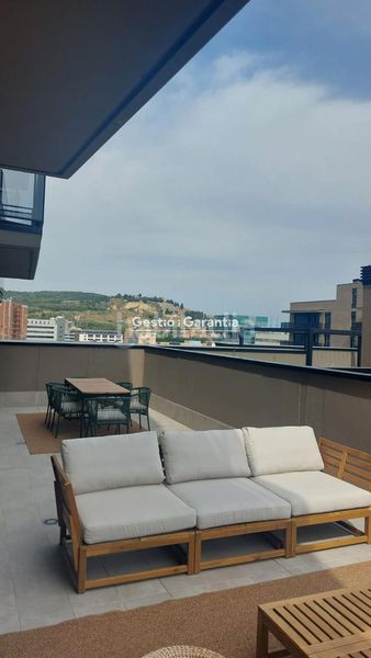 Foto ff8b46d0-adc6-487b-9f06-8ed26e68090e. Pis amb aparcament piscina a La Marina del Port Barcelona