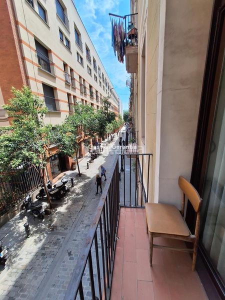 Foto 742f1e55-e2ff-48f3-bee9-965393a01de2. Pis a Raval Barcelona