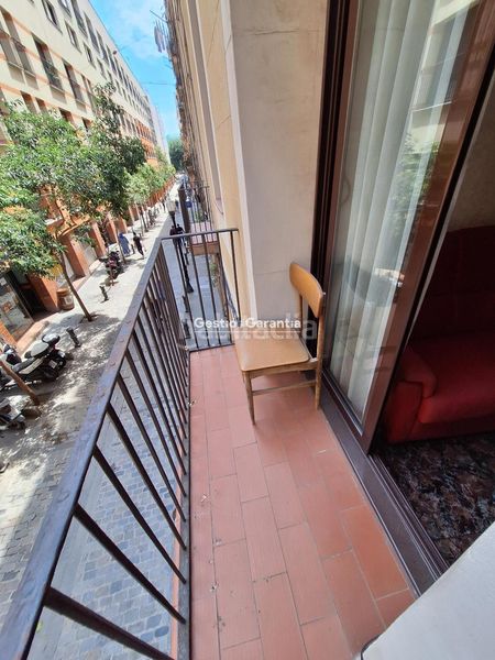 Foto ba803650-ee59-4377-87a9-90e7a0b037fa. Pis a Raval Barcelona
