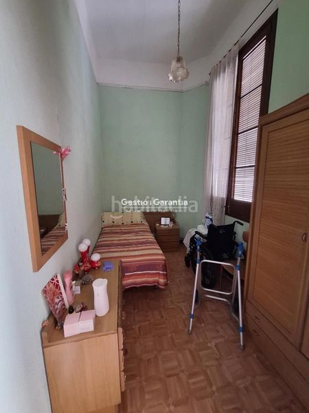 Foto d147640e-5be1-4791-83e9-d5e8e7908cb5. Pis a Raval Barcelona