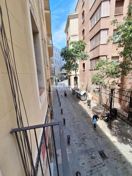Foto ec15d842-825a-4859-8f2a-38b28faa35fe. Pis a Raval Barcelona