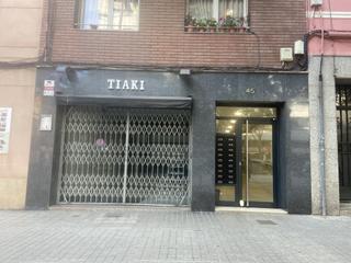 Location Local commercial  Avinguda de madrid. Local comercial de 122m² en les corts junto al spotify camp nou!