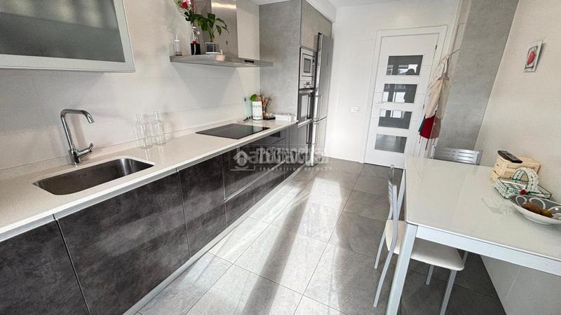 Foto 5b6201ba-d804-406f-abf2-e1df12138eb1. Pis amb calefacció piscina a Parque Palomar - Bombarda Zaragoza