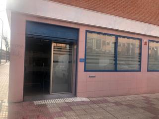Local Comercial en Calle Borneo 34
