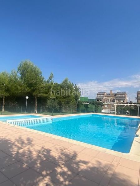 Foto af2477d4-7f57-4b09-8bc1-c7590d90f8df. Casa aparellada amb calefacció aparcament piscina a Santa Marta de Tormes