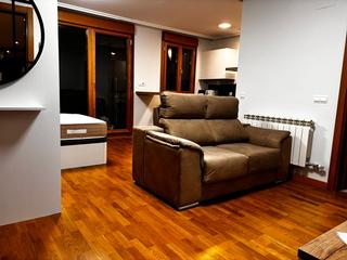 Apartament a Plaza prado de los guzmanes 10. Junto centro comercial el tormes.estudio a estrenar en venta.