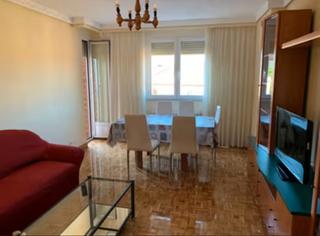 Location Appartement à Calle tomillar 8. Piso junto al campus unamuno a 10 min  con calefacción central.