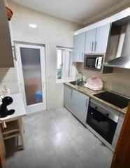 Rent Flat in Calle diego de almagro 7. Estudiantesssss!!!!...3 dormitorios junto corte inglés.