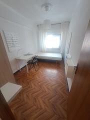 Miete Etagenwohnung in Avenida de portugal 26. Estudiantesssss!!!! junto avda de portugal..3 dormitorios y 1 ba