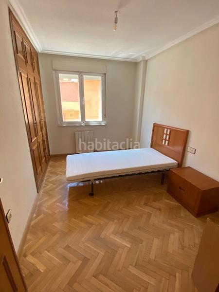 Foto db7f7eda-ed02-408f-ae10-162685efb8d3. Alquiler piso en calle bruma 32 profesionales!!..estupendo piso en Salamanca