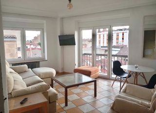 Rent Flat  Gran vía. Estudiantes curso 2025-2026. incluida la calefacción. camas gran