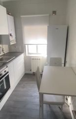 Affitto Appartamento in Avenida de villamayor 52. Estudiantes!!..calefacción central incluida!!!!!..junto avda vil