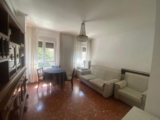 Pis  Plaza reina 10. Inversionista vivir o invertir... vivienda situada en pleno cora