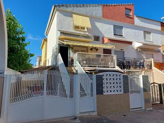 Casa adossada a Playa Morros de Gos. Adosado muy cerca del mar, totalmente reformado.