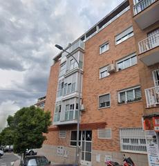 Etagenwohnung in Calle Miguel de la Roca 25