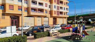 Locale commerciale in Calle mercedes marí 5. Local junto al rio, posibilidad de altillo para incrementar supe