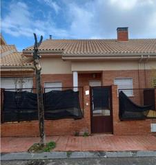 Maison jumelée à Pioz. Se vende chalet con contrato de alquiler en vigor no visitable