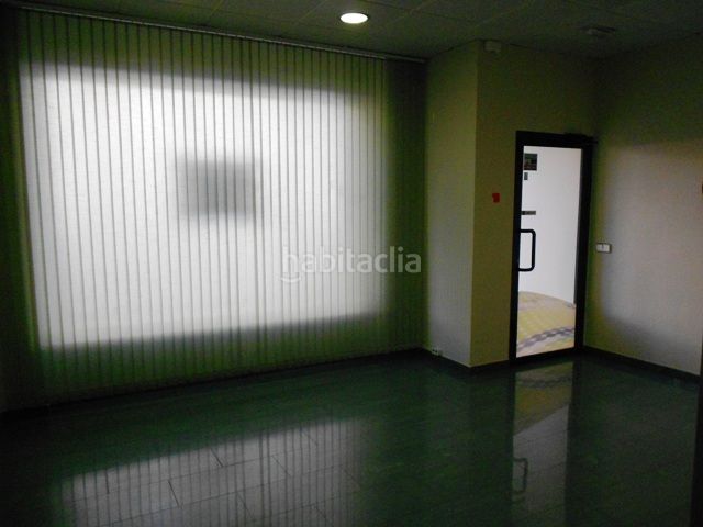 Foto c470ef04-c89b-4a4f-930d-69bf510c906b. Local comercial amb calefacció a Juncal Torrejón de Ardoz