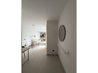 Rent Flat en Calle secretario padilla 190. Piso a estrenar de 3 dormitorios con garaje y trastero en secret