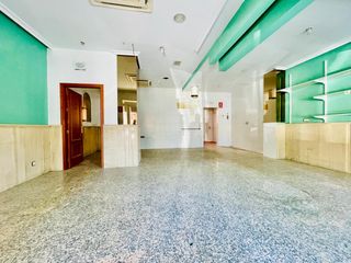 Local Comercial  Calle de la escritora rosa chacel. Local comercial en alquiler con opcion a compraventa  en vista a