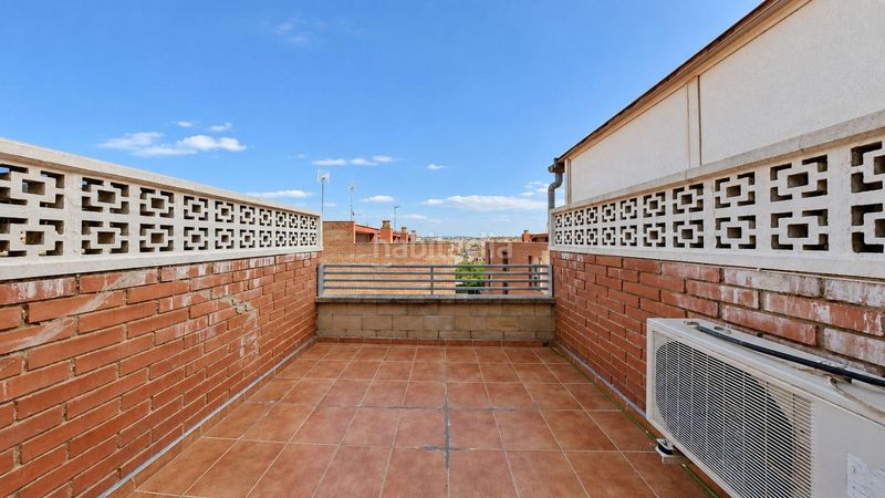 Foto 15d2b334-6562-4805-9866-1388eef9bc50. Casa adosada chalet pareado en venta. en Canovelles