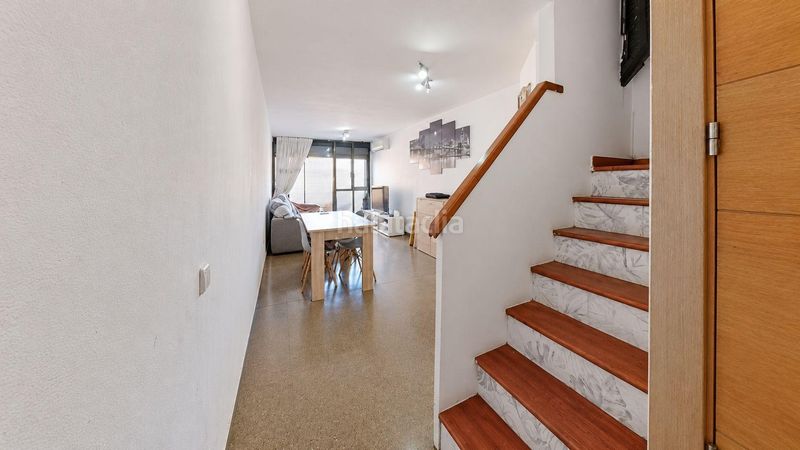 Foto 1cf1ac11-1174-45a1-b38d-145625995015. Casa adosada chalet pareado en venta. en Canovelles