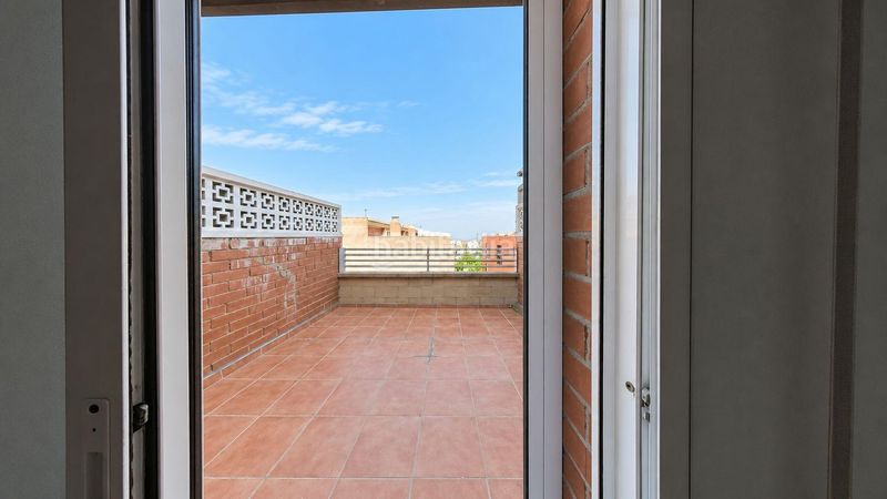 Foto 6016eeff-13b9-4305-bade-997962a95c30. Casa adosada chalet pareado en venta. en Canovelles