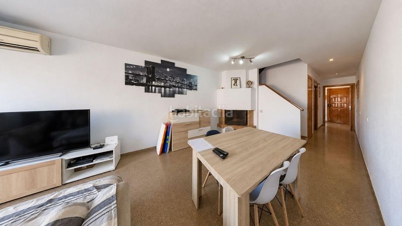 Foto 8cb610c1-edd7-49ba-9562-b764d63a0a10. Casa adosada chalet pareado en venta. en Canovelles