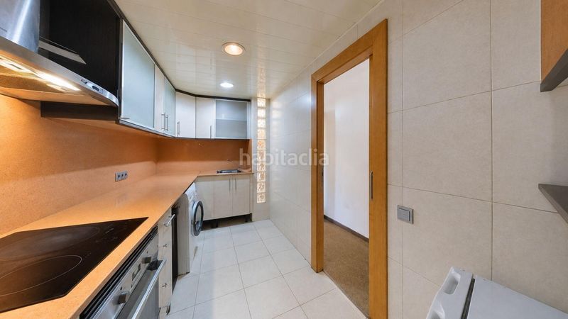 Foto a7629524-8f64-4cf4-b4e5-04bafe8d92bd. Casa adosada chalet pareado en venta. en Canovelles