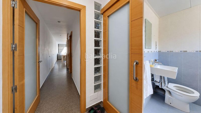 Foto ae2a8c61-9858-40dd-a49b-3d1a674be849. Casa adosada chalet pareado en venta. en Canovelles