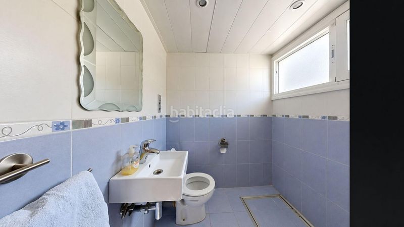 Foto b45d1693-7189-4243-a7bd-fda37c84ca51. Casa adosada chalet pareado en venta. en Canovelles