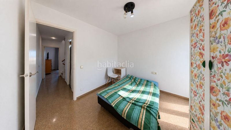 Foto b7ea3dae-b02d-4d7a-8efd-21fb81919226. Casa adosada chalet pareado en venta. en Canovelles