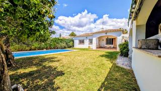 Chalet en Autopista autopista del mediterrneo. Descubre tu hogar ideal en calahonda, mijas costa!