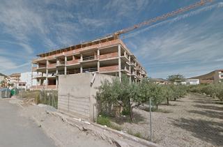 Terreny residencial  Avenida del almanzora. Edificio con obra parada, 41 viviendas y 3 locales