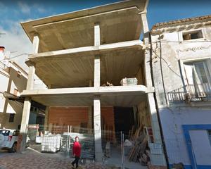 Terreny residencial  Calle mayor. Obra parada, 9 viviendas, procednete de banco, negociable