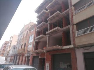 Edifici a Carrer l'encarnació 35. Edificio obra parada, 8 viviendas, procedente de banco.