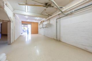 Local Comercial  Gran vía de la gran via de l'hospitalet. Amplio local comercial en granvia de lhospitalet de llobregat pl