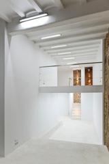 Rez-de-chaussée  Calle dels còdols. Dúplex en planta baja con entrada independiente y techos altos