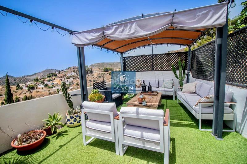 Foto b06c8720-7b9b-41d8-8dbb-65b9715d6248. Chalet villa en venta en urbanizaciones, 5 dormitorios. en Almuñécar