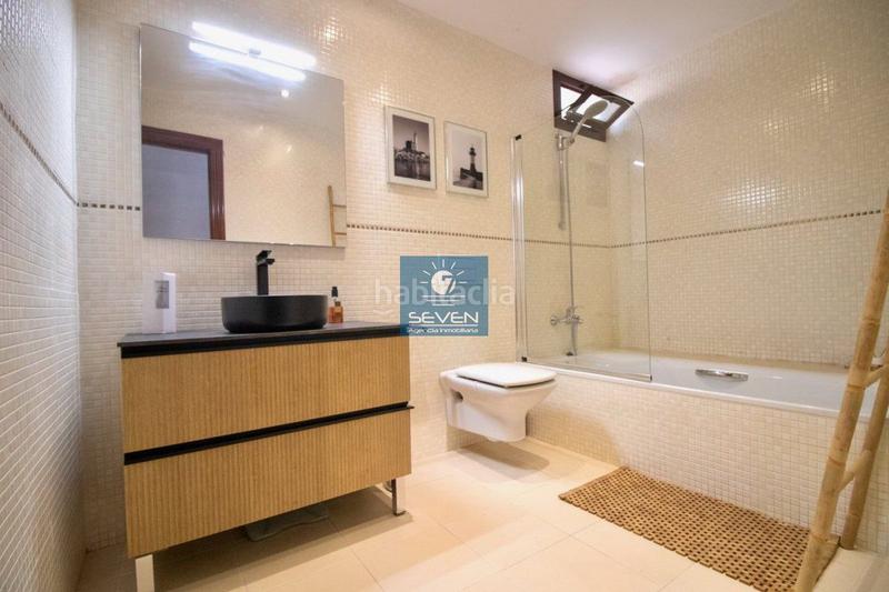 Foto fd182f59-9ac3-41b3-97b7-839c9675260e. Chalet villa en venta en urbanizaciones, 5 dormitorios. en Almuñécar