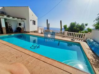 Xalet a Delta. Chalet en venta en cabria, 4 dormitorios.