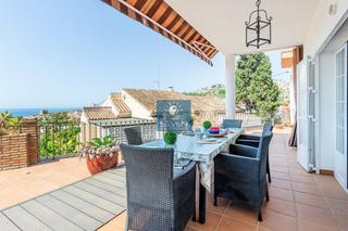 Chalet in Pintor sorolla 16. Chalet en venta en velilla  taramay, 4 dormitorios.