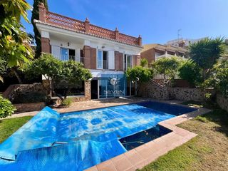 Xalet a Nevada. Villa en venta en velilla, 5 dormitorios.