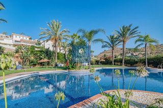 Casa adossada a Fuentes de almuñecar. Casa adosada en venta en urb. fuentes de almuñécar, 4 dormitorio