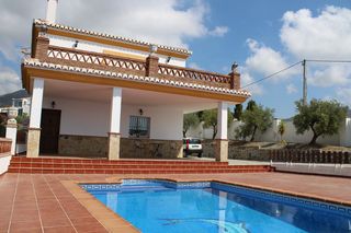 Chalet in Itrabo. Villa en venta en itrabo, 4 dormitorios.