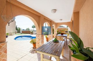 Xalet a Maracaibo 24. Chalet en venta en san cristóbal, 4 dormitorios.