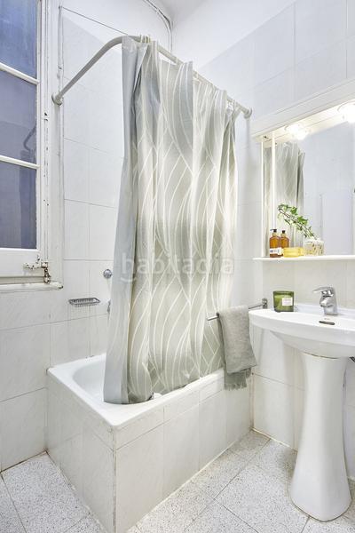 Foto de3bee1c-5f9a-476e-a6c3-5ea68714fc73. Flat with heating in La Nova Esquerra de l´Eixample Barcelona