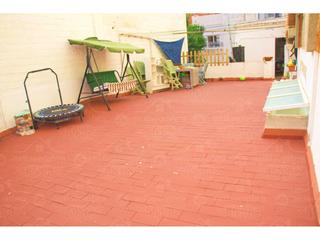 Casa en Poblenou. 4 hab + jardín privado y terraza solárium junto a la playa – sol